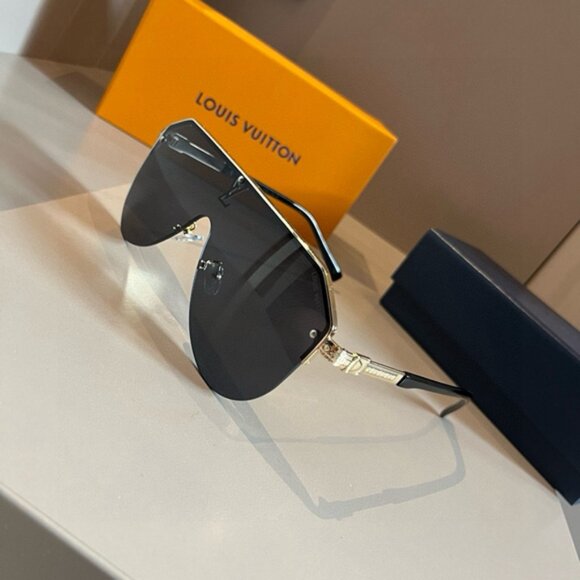 Louis Vuitton Gold Metal Frame Black Sunglasses - Picture 2 of 7